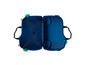 Une valise bleue ouverte avec des sangles