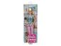 Poupée Barbie en uniforme d'infirmière avec stéthoscope dans l'emballage.
