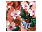 Un modèle LEGO® d'une orchidée à fleurs blanches.