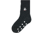 Chaussettes antidérapantes noires avec un pingouin brodé et des points blancs sur la semelle.