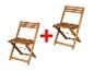 Deux chaises pliantes en bois pour l'extérieur.