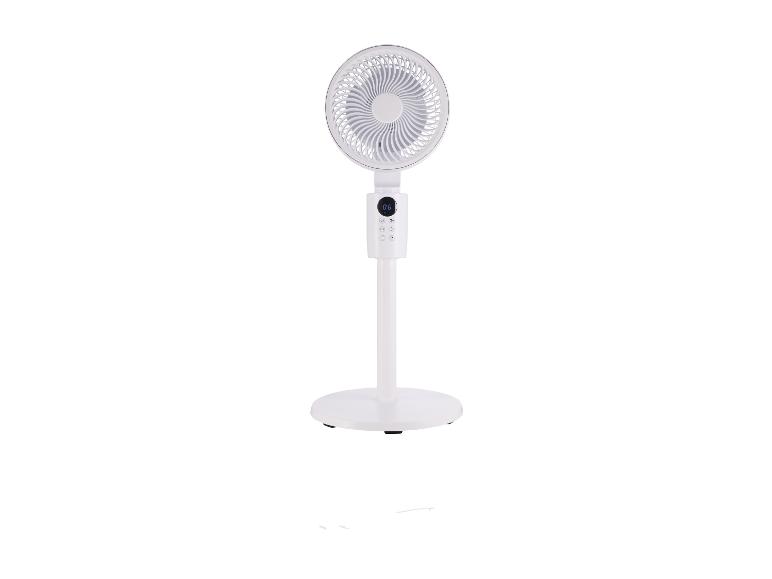 Ventilateur sur pied blanc avec affichage numérique et boutons de commande.