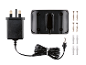 Un chargeur avec alimentation, prise et accessoires de montage.