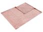 Couverture polaire rose, partiellement pliée