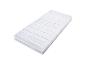 Un matelas blanc avec un motif ondulé.
