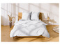 Un lit avec une couette blanche et des oreillers à motif géométrique discret.