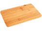 Planche à découper rectangulaire en bambou aux coins arrondis.