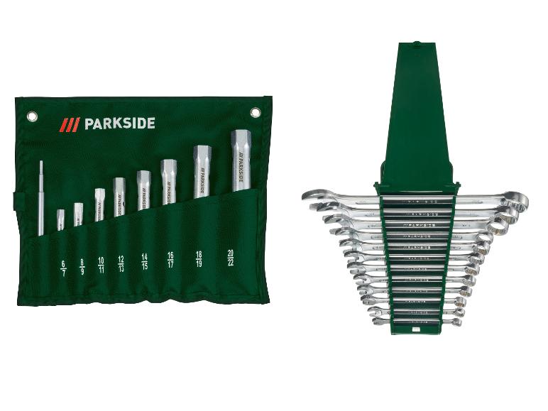 Jeu de clés à douille dans une pochette en tissu vert enroulable et jeu de clés mixtes sur un support vert.