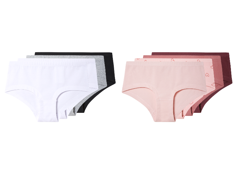 Deux ensembles de culottes ; un en couleurs neutres et un autre dans des tons roses.