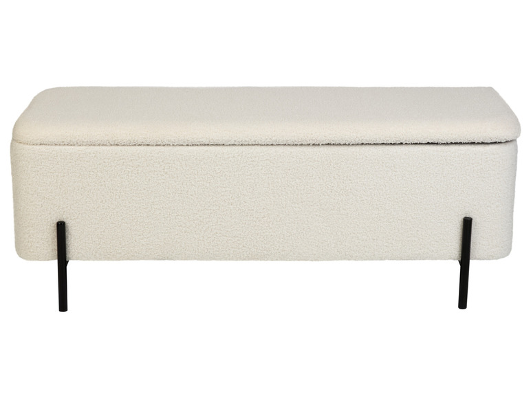 Un banc de rangement en fourrure blanche avec des pieds noirs.