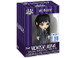 Figurine Wednesday Addams en boîte, avec avertissements de risque d'étouffement.