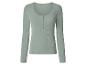 Haut ajusté à manches longues pour femme en vert sauge avec encolure en U et boutons.