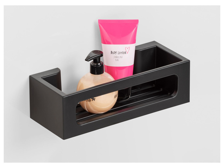 Une étagère de salle de bain noire avec une bouteille de savon et de lotion