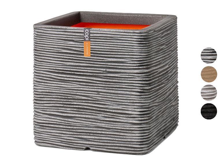 Pot carré gris avec motif ondulé et intérieur orange, avec des échantillons de couleurs.