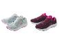 Deux paires de chaussures de sport : une paire bleu clair et rose, une paire bordeaux et rose.
