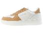 Des baskets blanches avec des détails beiges de U.S. Grand Polo.