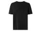 Un t-shirt noir à manches courtes.