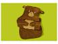 Serviette à capuche thème ours brun avec visage et pattes brodés sur fond vert.