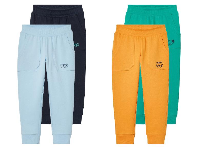Deux paires de pantalons de survêtement pour enfants avec des motifs d'animaux.