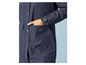 Une veste bleu foncé avec des boutons et des poches.