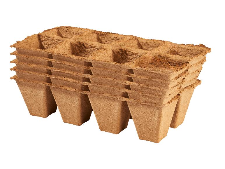 Pile de pots de tourbe biodégradables pour semis.