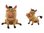 Deux peluches de Pumbaa du Roi Lion.