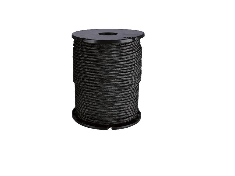 Bobine de cordon noir sur fond blanc.