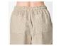 Pantalon beige femme avec taille élastiquée et poches plaquées au dos.