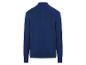 Un pull bleu foncé à col montant.