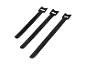 Trois attaches de câble noires en velcro, disposées en diagonale sur fond blanc.