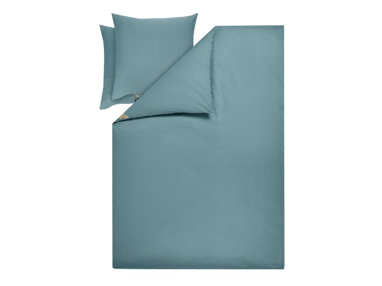 Housse de couette et taies d'oreiller bleu-vert avec un motif floral subtil.