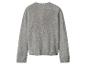 Pull en maille gris à manches longues et poignets côtelés.
