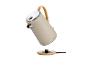 Bouilloire SilverCrest beige avec poignée en bois.