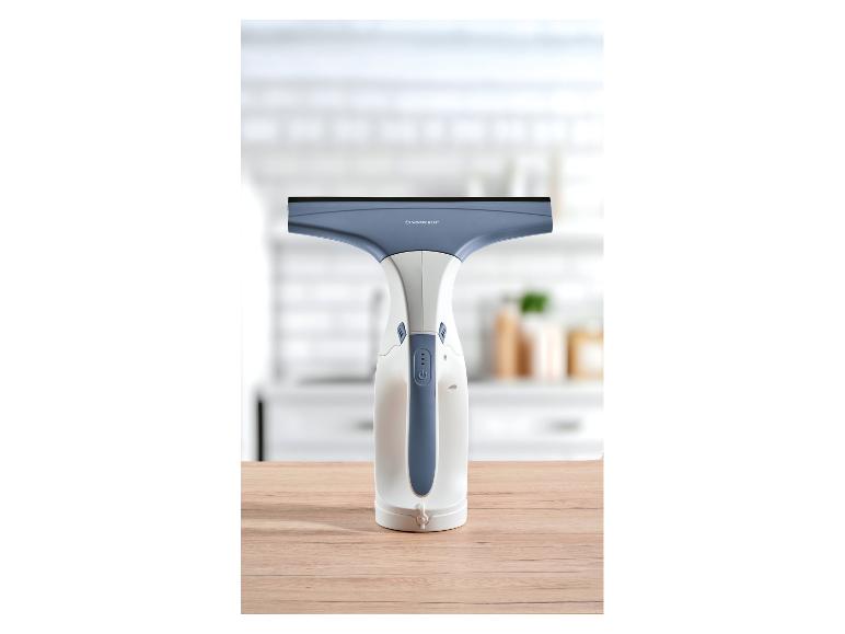 Nettoyeur de vitres électrique Silvercrest sur une table en bois avec un fond de cuisine flou.