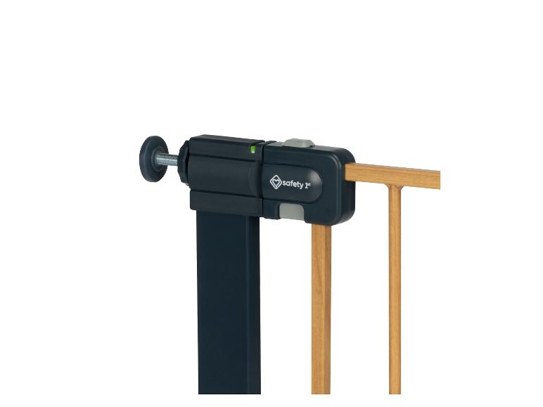 Barrière de sécurité bleu foncé avec barreaux en bois et mécanisme de verrouillage.