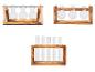 Supports en bois avec vases en verre et éprouvettes pour plantes.