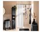 Salle de bain moderne et élégante avec accessoires de douche et organiseurs noirs LIVARNO home.