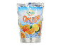 Emballage de boisson à l'orange avec des oranges et des citrons, le mot 'Orange' et des éclaboussures d'eau.