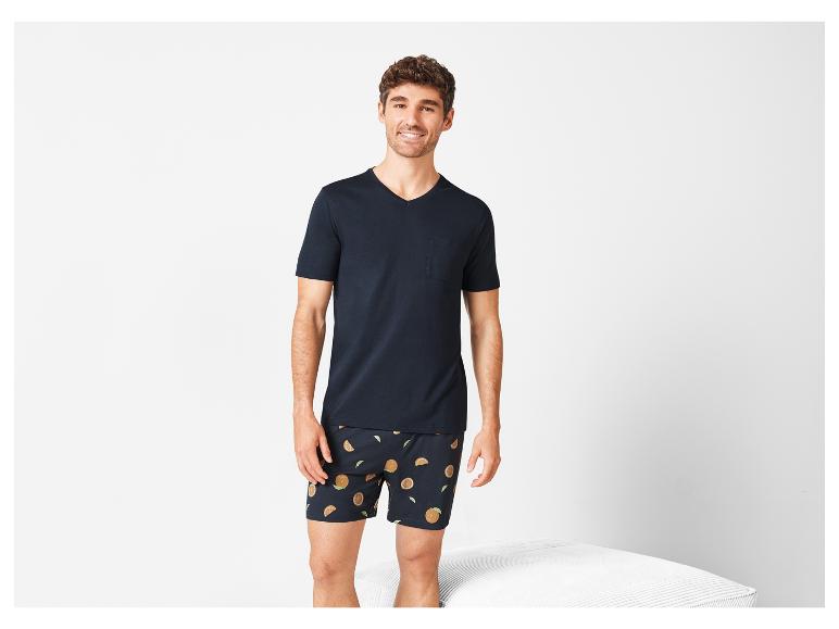 Pyjama homme : t-shirt noir et short imprimé agrumes.