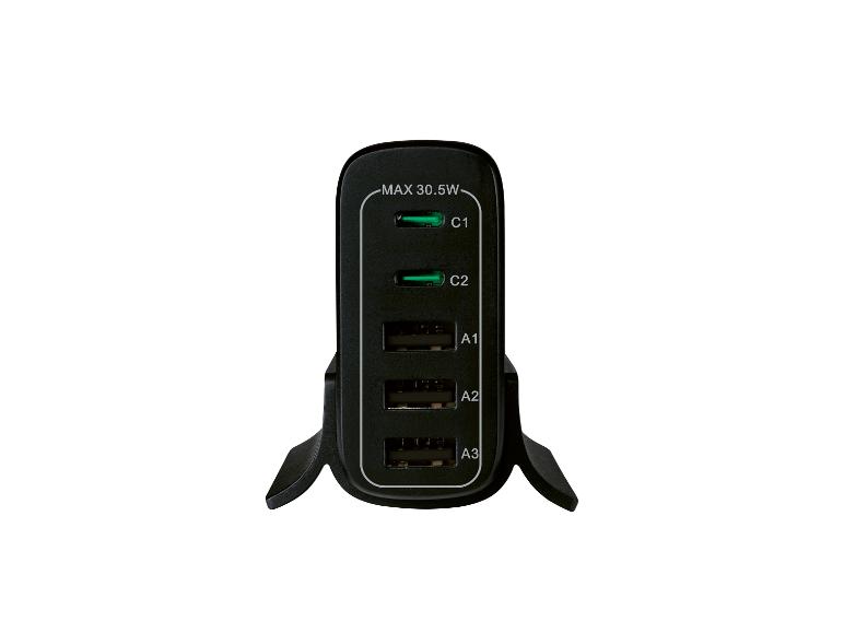 Chargeur USB noir avec deux ports USB-C et trois ports USB-A, max 30,5 W.