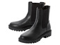 Deux paires de bottines Chelsea noires à semelle épaisse.