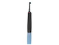 Une brosse à dents électrique noire avec des poils bleus.