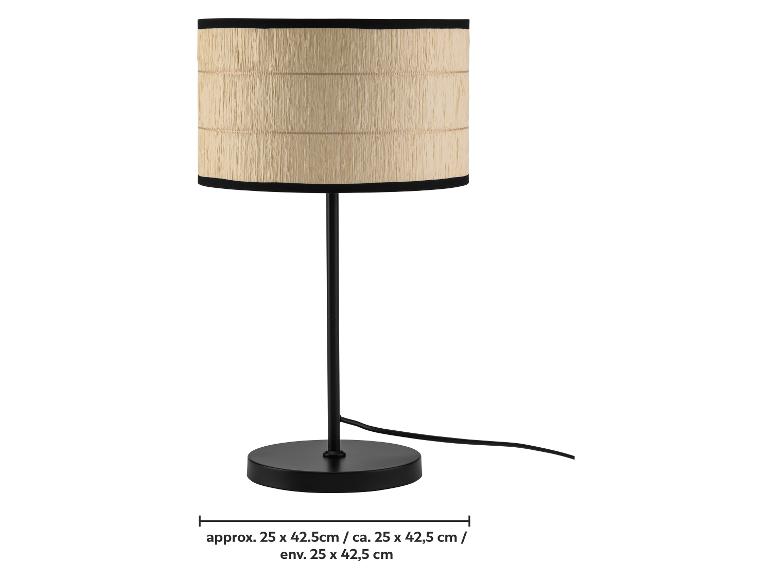Lampe de table avec abat-jour en raphia beige et base noire, dimensions 25 x 42,5 cm.
