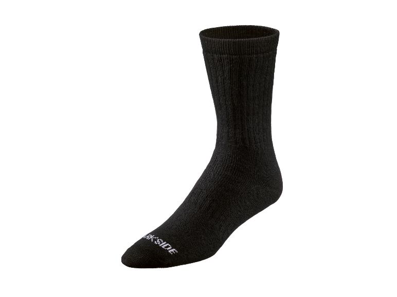 Chaussette noire avec texte blanc sur les orteils