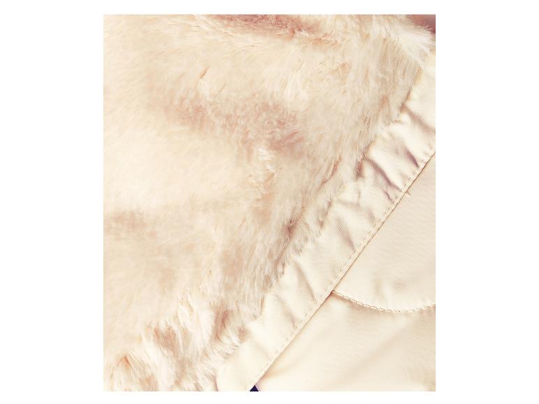 Fausse fourrure crème et tissu matelassé.