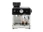 Machine à café Silvercrest avec moulin intégré, préparant deux tasses d'espresso.