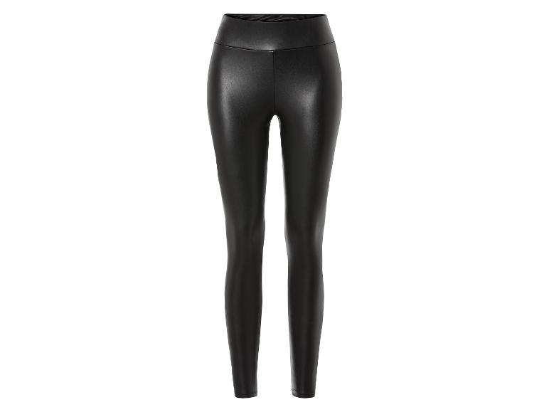 Leggings en cuir noir.