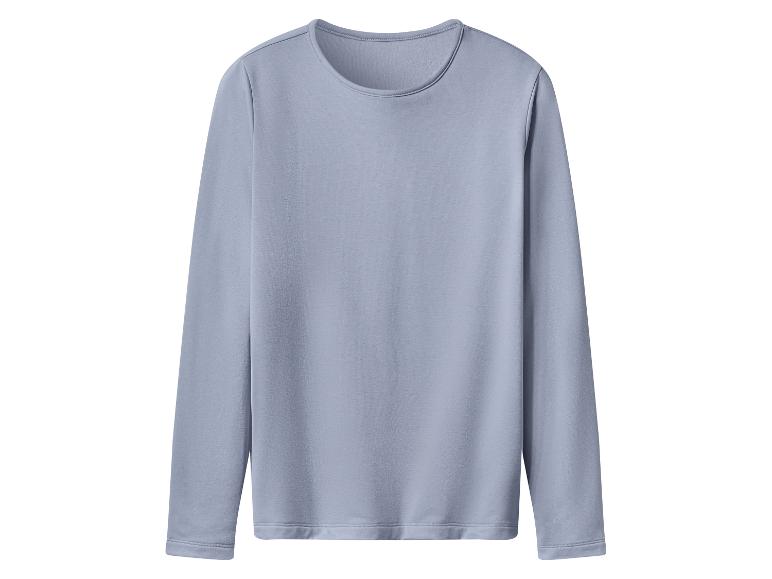 Un t-shirt à manches longues bleu clair, posé à plat.