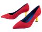 Deux paires de escarpins rouges avec des talons jaunes.
