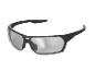 Lunettes de sport noires avec verres fumés.